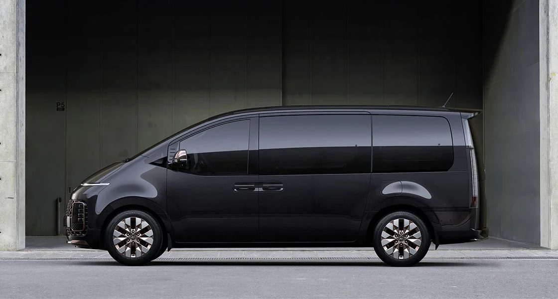 generation_64ab8d3c31906_hyundai-staria-exterior-side-profile